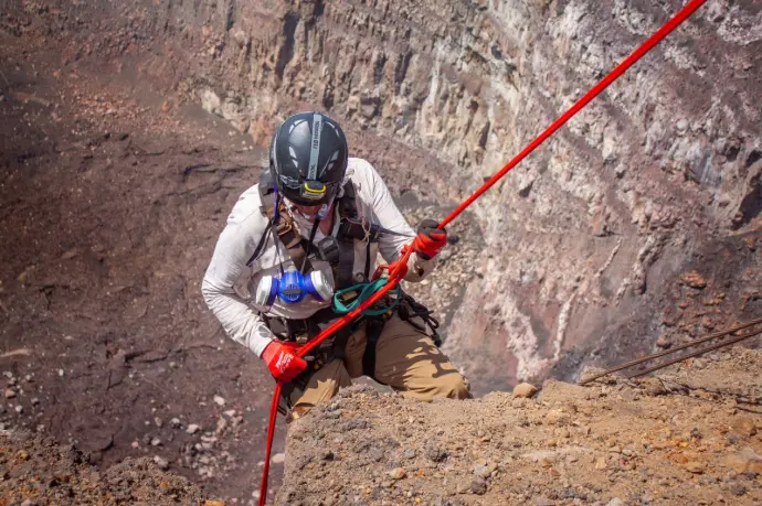 Estructura de descenso en el Volcán Masaya